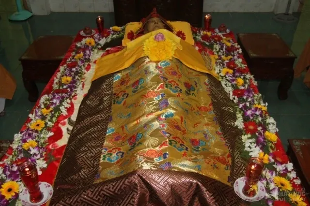 Đồng Tháp: Lễ nhập kim quan cố HT Thích Chơn Thành 12 Đồng Tháp: Lễ nhập kim quan cố HT Thích Chơn Thành image-1732289455428