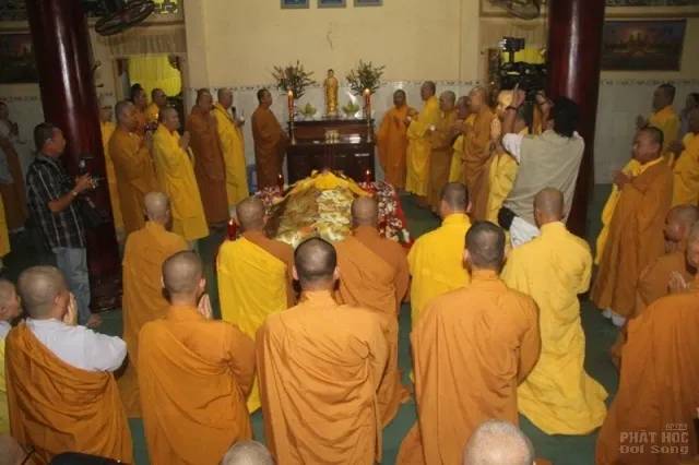 Đồng Tháp: Lễ nhập kim quan cố HT Thích Chơn Thành 13 Đồng Tháp: Lễ nhập kim quan cố HT Thích Chơn Thành image-1732289456252