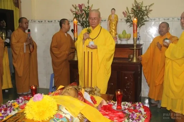 Đồng Tháp: Lễ nhập kim quan cố HT Thích Chơn Thành 14 Đồng Tháp: Lễ nhập kim quan cố HT Thích Chơn Thành image-1732289456963