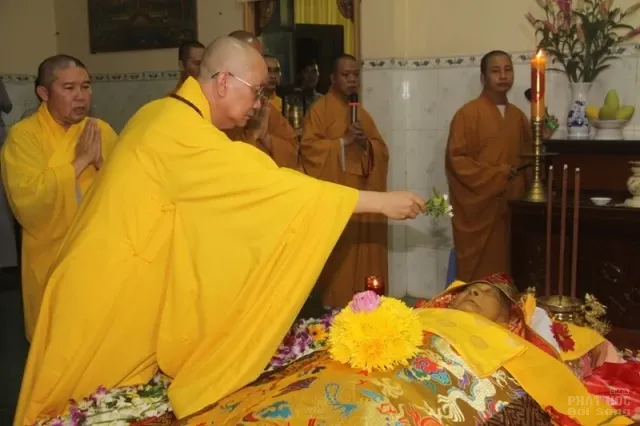 Đồng Tháp: Lễ nhập kim quan cố HT Thích Chơn Thành 15 Đồng Tháp: Lễ nhập kim quan cố HT Thích Chơn Thành image-1732289457632