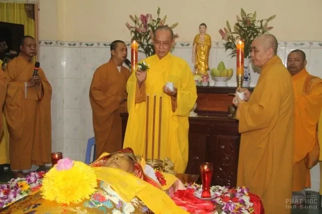 Đồng Tháp: Lễ nhập kim quan cố HT Thích Chơn Thành 16 Đồng Tháp: Lễ nhập kim quan cố HT Thích Chơn Thành image-1732289458391
