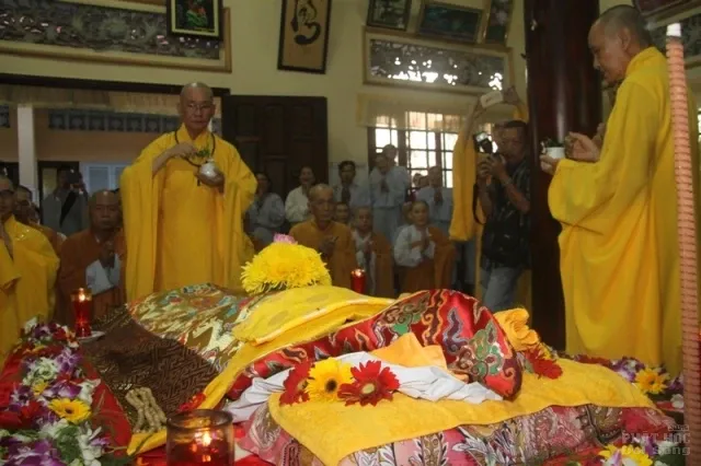Đồng Tháp: Lễ nhập kim quan cố HT Thích Chơn Thành 17 Đồng Tháp: Lễ nhập kim quan cố HT Thích Chơn Thành image-1732289459109