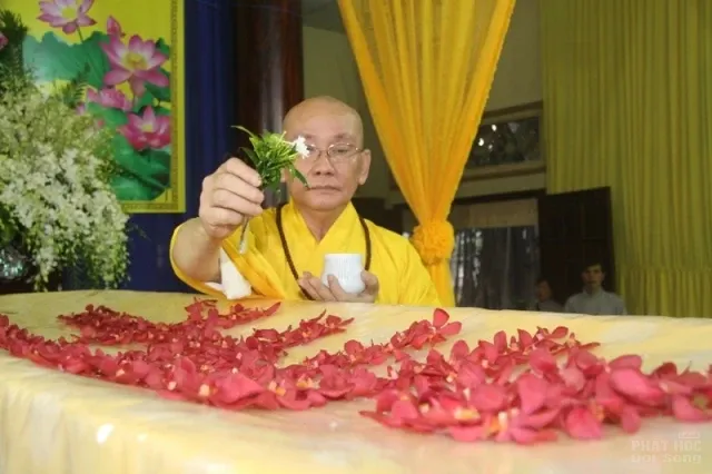 Đồng Tháp: Lễ nhập kim quan cố HT Thích Chơn Thành 18 Đồng Tháp: Lễ nhập kim quan cố HT Thích Chơn Thành image-1732289459801