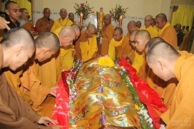 Đồng Tháp: Lễ nhập kim quan cố HT Thích Chơn Thành 21 Đồng Tháp: Lễ nhập kim quan cố HT Thích Chơn Thành image-1732289462124