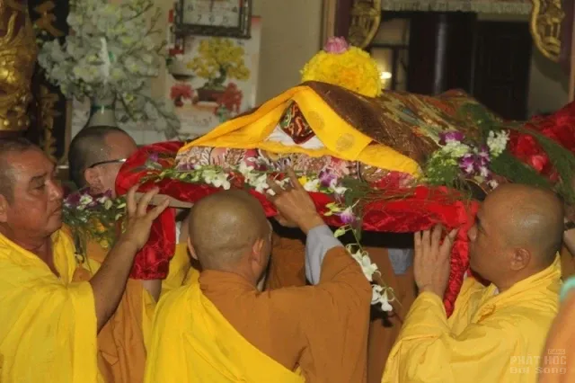 Đồng Tháp: Lễ nhập kim quan cố HT Thích Chơn Thành 22 Đồng Tháp: Lễ nhập kim quan cố HT Thích Chơn Thành image-1732289463029