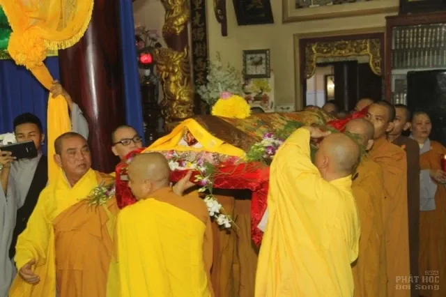 Đồng Tháp: Lễ nhập kim quan cố HT Thích Chơn Thành 23 Đồng Tháp: Lễ nhập kim quan cố HT Thích Chơn Thành image-1732289463761