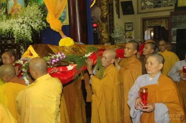Đồng Tháp: Lễ nhập kim quan cố HT Thích Chơn Thành 24 Đồng Tháp: Lễ nhập kim quan cố HT Thích Chơn Thành image-1732289464485