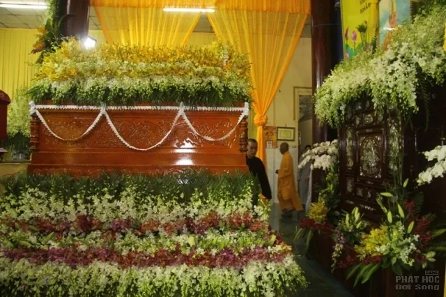 Đồng Tháp: Lễ nhập kim quan cố HT Thích Chơn Thành 35 Đồng Tháp: Lễ nhập kim quan cố HT Thích Chơn Thành image-1732289473421