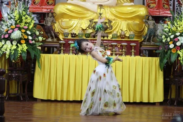 Gần 2000 Phật tử dự lễ Vu lan Chùa Hòa Phúc 10 Gần 2000 Phật tử dự lễ Vu lan Chùa Hòa Phúc image-1732288250756