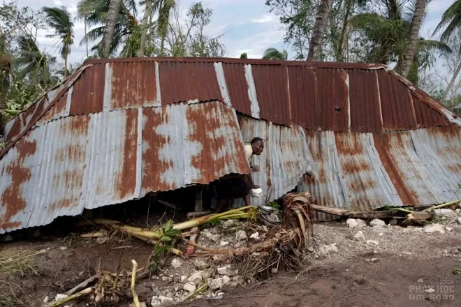 Gần 900 người Haiti thiệt mạng vì bão Matthew 2 Gần 900 người Haiti thiệt mạng vì bão Matthew image-1732286914813