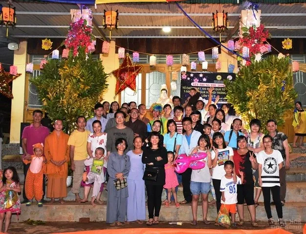 GĐ Hoa Hướng Dương, CLB Thiện Duyên làm từ thiện tại Cao Nguyên 10 GĐ Hoa Hướng Dương, CLB Thiện Duyên làm từ thiện tại Cao Nguyên image-1731921744642