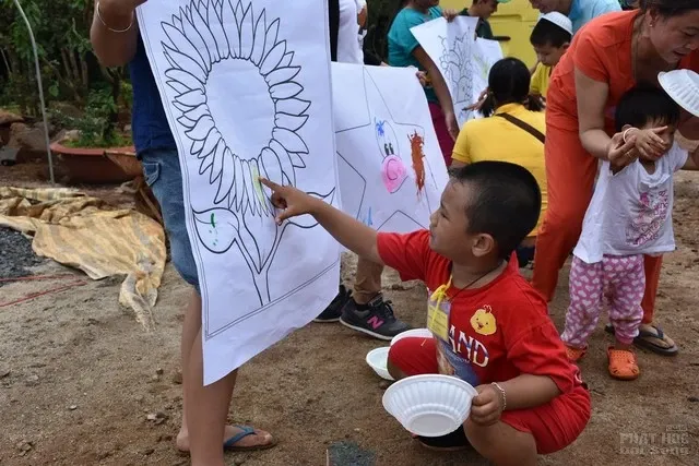 GĐ Hoa Hướng Dương, CLB Thiện Duyên làm từ thiện tại Cao Nguyên 16 GĐ Hoa Hướng Dương, CLB Thiện Duyên làm từ thiện tại Cao Nguyên image-1731921748964