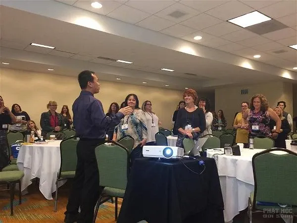 Giảng giải phương thức mang chánh niệm vào lớp học ở California image-1731935352679