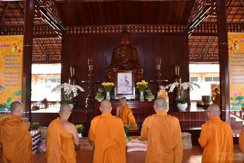 Giáo Đoàn 6: Cúng dường trường hạ tại Vĩnh Long và thành phố Hồ Chí Minh 3 Giáo Đoàn 6: Cúng dường trường hạ tại Vĩnh Long và thành phố Hồ Chí Minh image-1732287921882