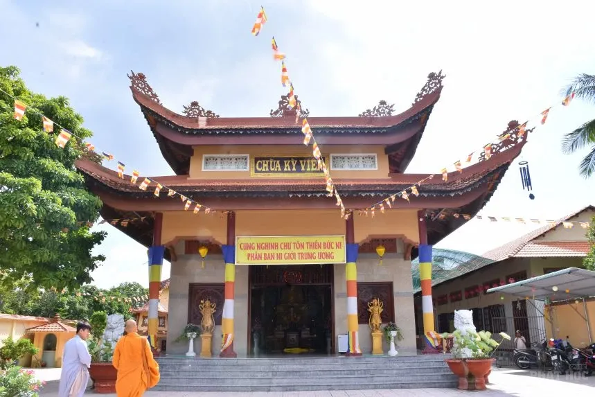 Giáo Đoàn 6: Cúng dường trường hạ tại Vĩnh Long và thành phố Hồ Chí Minh 6 Giáo Đoàn 6: Cúng dường trường hạ tại Vĩnh Long và thành phố Hồ Chí Minh image-1732287925033