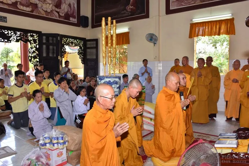 Giáo Đoàn 6: Cúng dường trường hạ tại Vĩnh Long và thành phố Hồ Chí Minh image-1732287928029