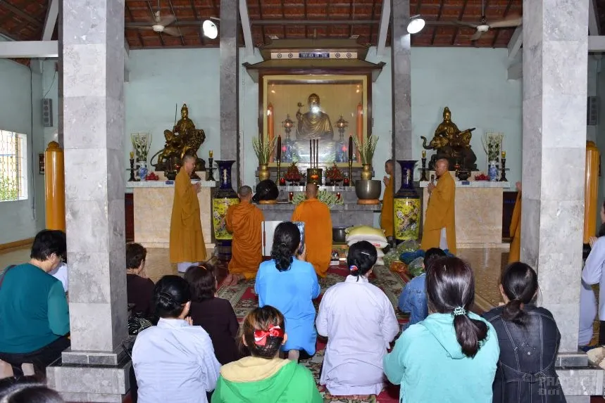 Giáo Đoàn 6: Cúng dường trường hạ tại Vĩnh Long và thành phố Hồ Chí Minh image-1732287930283