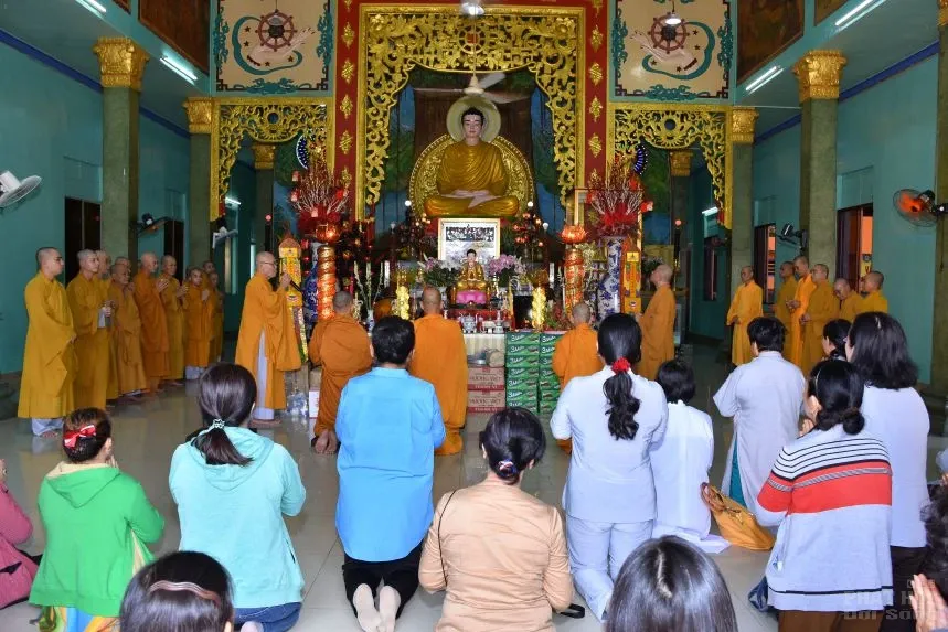 Giáo Đoàn 6: Cúng dường trường hạ tại Vĩnh Long và thành phố Hồ Chí Minh 12 Giáo Đoàn 6: Cúng dường trường hạ tại Vĩnh Long và thành phố Hồ Chí Minh image-1732287931308