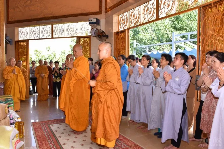 Giáo Đoàn 6: Cúng dường trường hạ tại Vĩnh Long và thành phố Hồ Chí Minh image-1732287934277