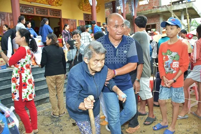 Giáo đoàn 6 cứu trợ miền Trung lần 2 3 Giáo đoàn 6 cứu trợ miền Trung lần 2 image-1731941154285