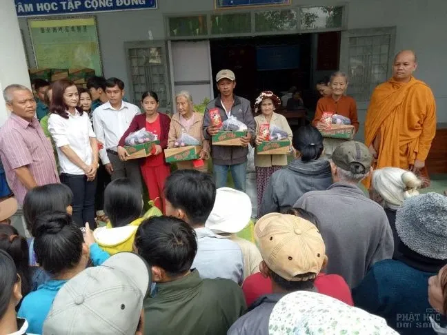 Giáo đoàn VI tặng hơn 1000 phần quà tết cho hộ nghèo, thăm chúc xuân các miền tịnh xá trực thuộc Giáo đoàn VI image-1731944227086