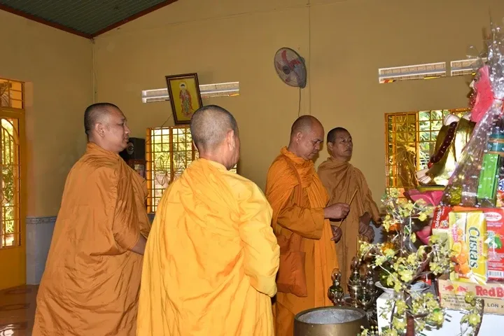 Giáo đoàn VI tặng hơn 1000 phần quà tết cho hộ nghèo, thăm chúc xuân các miền tịnh xá trực thuộc Giáo đoàn VI 12 Giáo đoàn VI tặng hơn 1000 phần quà tết cho hộ nghèo, thăm chúc xuân các miền tịnh xá trực thuộc Giáo đoàn VI image-1731944229273