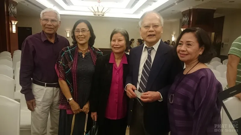 GS.Cao Huy Thuần nhận giải thưởng văn hóa Phan Châu Trinh image-1731934653312