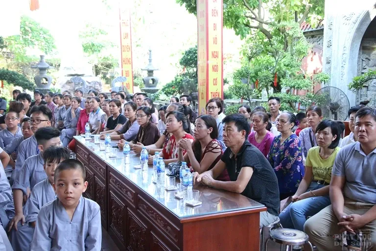 Hà Nội: Bế mạc khóa tu mùa hè 'Từ-Bi-Hỷ-Xả' lần thứ 2 Chùa Tăng Phúc 14 Hà Nội: Bế mạc khóa tu mùa hè 'Từ-Bi-Hỷ-Xả' lần thứ 2 Chùa Tăng Phúc image-1731946025778