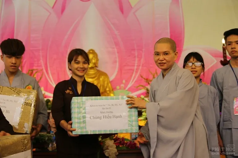 Hà Nội: Bế mạc khóa tu mùa hè 'Từ-Bi-Hỷ-Xả' lần thứ 2 Chùa Tăng Phúc 25 Hà Nội: Bế mạc khóa tu mùa hè 'Từ-Bi-Hỷ-Xả' lần thứ 2 Chùa Tăng Phúc image-1731946034137