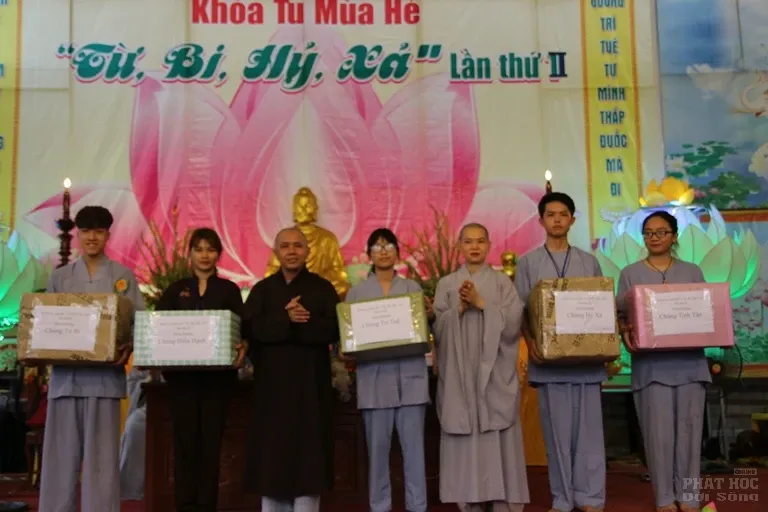 Hà Nội: Bế mạc khóa tu mùa hè 'Từ-Bi-Hỷ-Xả' lần thứ 2 Chùa Tăng Phúc 26 Hà Nội: Bế mạc khóa tu mùa hè 'Từ-Bi-Hỷ-Xả' lần thứ 2 Chùa Tăng Phúc image-1731946034854