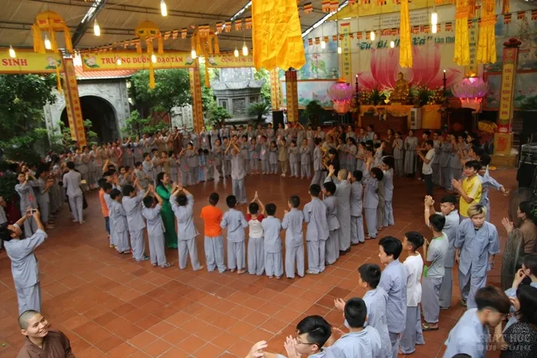 Hà Nội: Bế mạc khóa tu mùa hè 'Từ-Bi-Hỷ-Xả' lần thứ 2 Chùa Tăng Phúc 28 Hà Nội: Bế mạc khóa tu mùa hè 'Từ-Bi-Hỷ-Xả' lần thứ 2 Chùa Tăng Phúc image-1731946036472