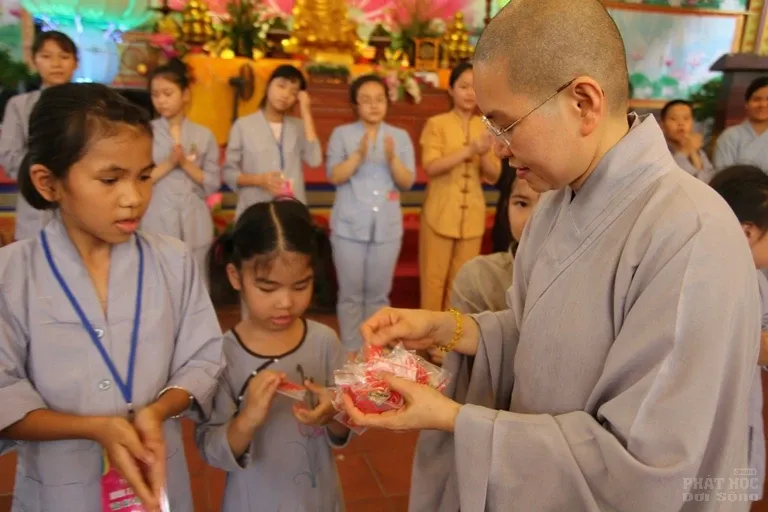 Hà Nội: Bế mạc khóa tu mùa hè 'Từ-Bi-Hỷ-Xả' lần thứ 2 Chùa Tăng Phúc 29 Hà Nội: Bế mạc khóa tu mùa hè 'Từ-Bi-Hỷ-Xả' lần thứ 2 Chùa Tăng Phúc image-1731946037257