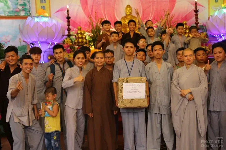 Hà Nội: Bế mạc khóa tu mùa hè 'Từ-Bi-Hỷ-Xả' lần thứ 2 Chùa Tăng Phúc 36 Hà Nội: Bế mạc khóa tu mùa hè 'Từ-Bi-Hỷ-Xả' lần thứ 2 Chùa Tăng Phúc image-1731946042699