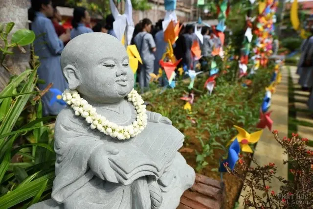 Hà Nội: Chùa Hòa Phúc mừng Đại lễ Phật Đản lần thứ 2642 18 Hà Nội: Chùa Hòa Phúc mừng Đại lễ Phật Đản lần thứ 2642 image-1732288146108