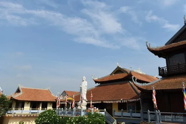 Hà Nội: Chùa Hòa Phúc mừng Đại lễ Phật Đản lần thứ 2642 19 Hà Nội: Chùa Hòa Phúc mừng Đại lễ Phật Đản lần thứ 2642 image-1732288146923