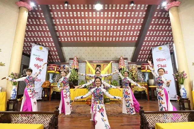 Hà Nội: Chùa Hòa Phúc mừng Đại lễ Phật Đản lần thứ 2642 25 Hà Nội: Chùa Hòa Phúc mừng Đại lễ Phật Đản lần thứ 2642 image-1732288151543