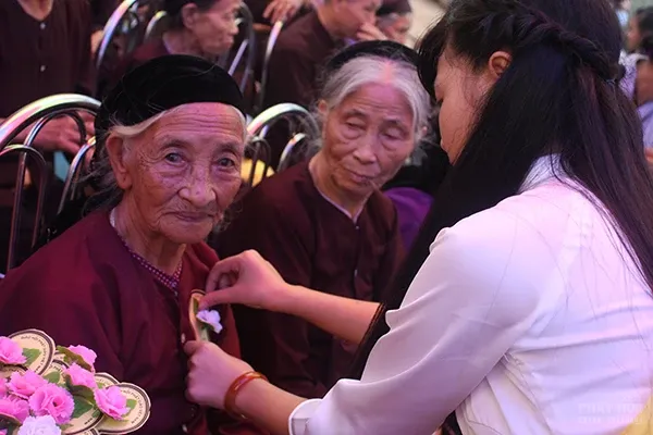 Hà Nội: Chùa Khô long mừng Đại lễ Vu Lan Báo Hiếu 7 Hà Nội: Chùa Khô long mừng Đại lễ Vu Lan Báo Hiếu image-1731921140432