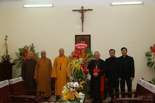 Hà Nội: GHPGVN chúc mừng Giáng sinh 2017 2 Hà Nội: GHPGVN chúc mừng Giáng sinh 2017 image-1731944428059