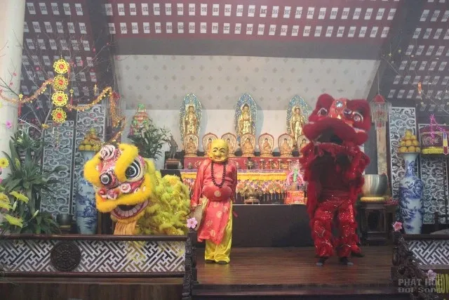 Hà Nội: Hơn 3000 người dự cầu an đầu năm tại Chùa Hòa Phúc image-1731932296917