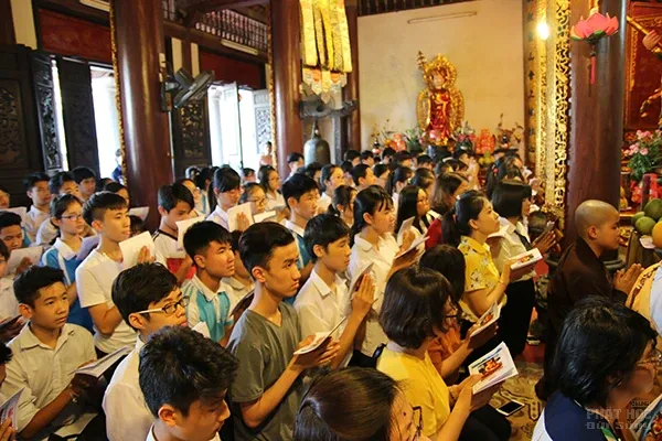 Hà Nội: Lễ cầu nguyện và tư vấn mùa thi năm 2017 tại Chùa Tăng Phúc Hà Nội: Hơn hơn 250 học sinh dự lễ cầu nguyện - tư vấn mùa thi năm 2017 tại Chùa Tăng Phúc image-1731934663802
