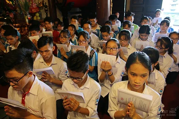 Hà Nội: Lễ cầu nguyện và tư vấn mùa thi năm 2017 tại Chùa Tăng Phúc Hà Nội: Hơn hơn 250 học sinh dự lễ cầu nguyện - tư vấn mùa thi năm 2017 tại Chùa Tăng Phúc image-1731934664518