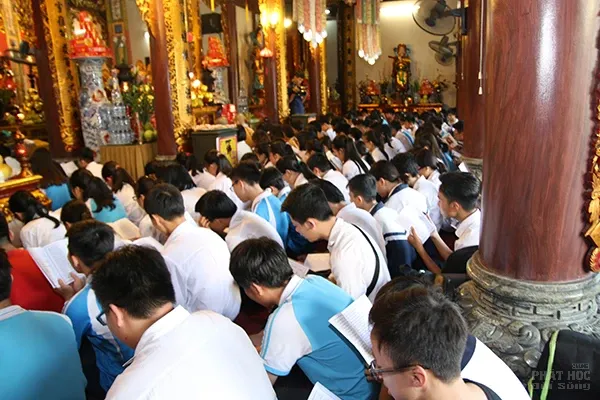 Hà Nội: Lễ cầu nguyện và tư vấn mùa thi năm 2017 tại Chùa Tăng Phúc Hà Nội: Hơn hơn 250 học sinh dự lễ cầu nguyện - tư vấn mùa thi năm 2017 tại Chùa Tăng Phúc image-1731934665232