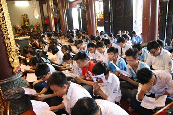 Hà Nội: Lễ cầu nguyện và tư vấn mùa thi năm 2017 tại Chùa Tăng Phúc Hà Nội: Hơn hơn 250 học sinh dự lễ cầu nguyện - tư vấn mùa thi năm 2017 tại Chùa Tăng Phúc image-1731934666007