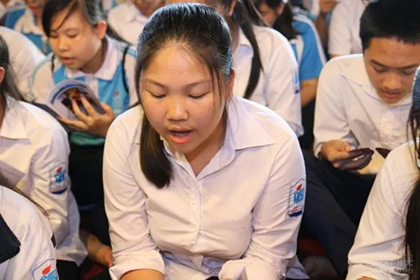 Hà Nội: Hơn hơn 250 học sinh dự lễ cầu nguyện - tư vấn mùa thi năm 2017 tại Chùa Tăng Phúc 3 Hà Nội: Hơn hơn 250 học sinh dự lễ cầu nguyện - tư vấn mùa thi năm 2017 tại Chùa Tăng Phúc image-1731934666737