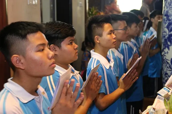 Hà Nội: Lễ cầu nguyện và tư vấn mùa thi năm 2017 tại Chùa Tăng Phúc Hà Nội: Hơn hơn 250 học sinh dự lễ cầu nguyện - tư vấn mùa thi năm 2017 tại Chùa Tăng Phúc image-1731934667454