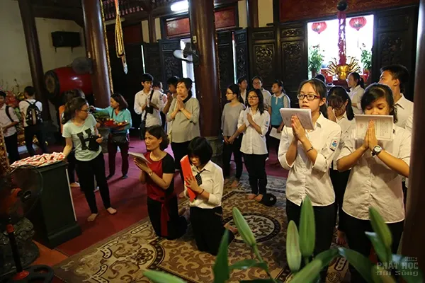 Hà Nội: Hơn hơn 250 học sinh dự lễ cầu nguyện - tư vấn mùa thi năm 2017 tại Chùa Tăng Phúc 6 Hà Nội: Hơn hơn 250 học sinh dự lễ cầu nguyện - tư vấn mùa thi năm 2017 tại Chùa Tăng Phúc image-1731934671296