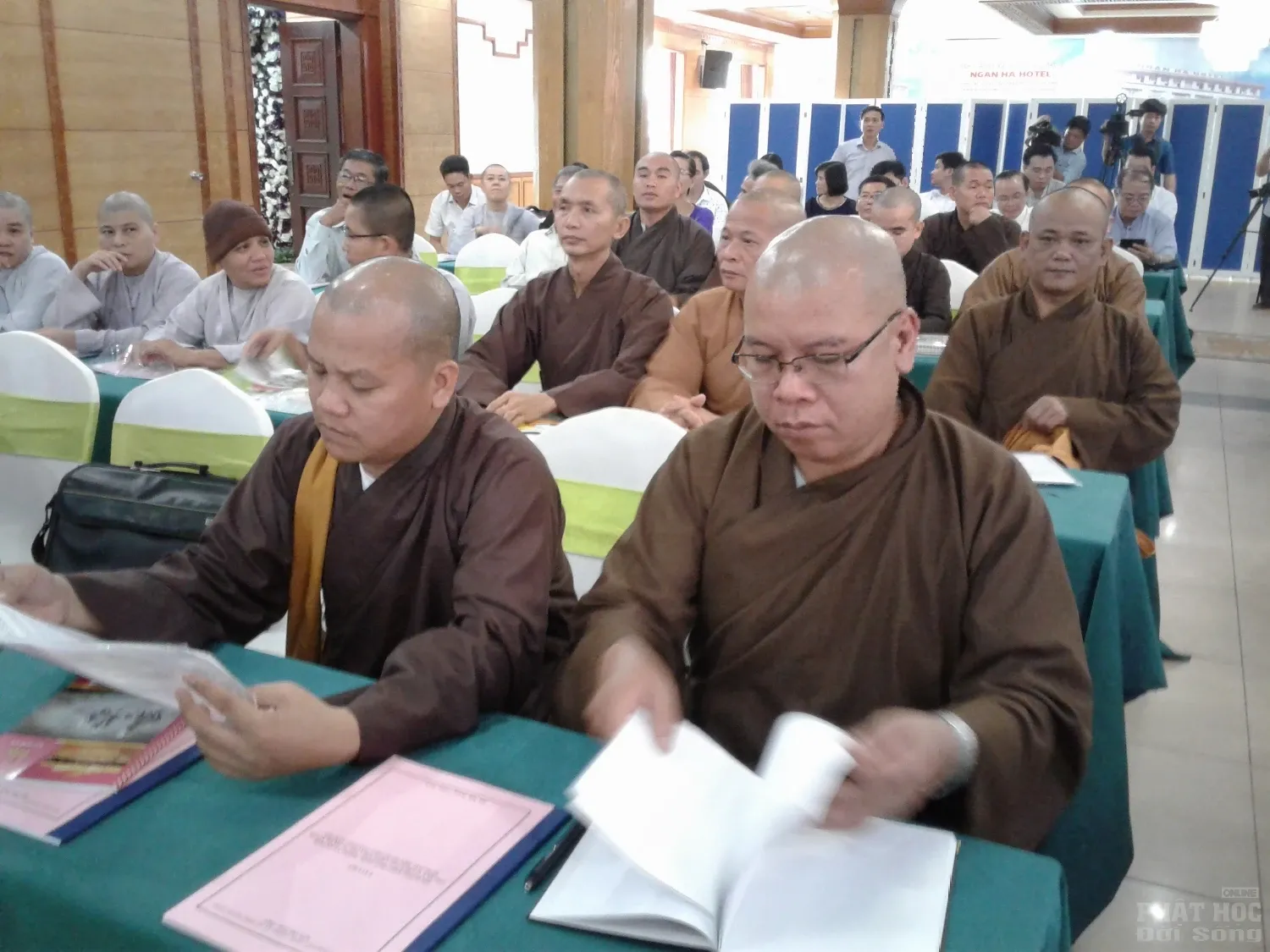 Hà Tĩnh: Bồi dưỡng kiến thức quốc phòng, an ninh cho chức sắc, nhà tu hành trên địa bàn Quân khu 4 3 Hà Tĩnh: Bồi dưỡng kiến thức quốc phòng, an ninh cho chức sắc, nhà tu hành trên địa bàn Quân khu 4 image-1731945185622