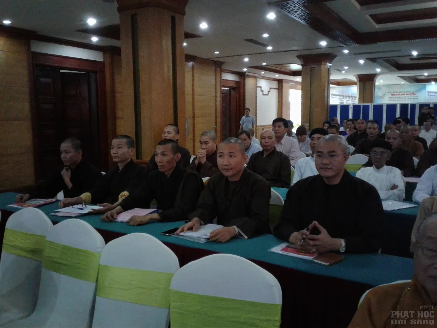 Hà Tĩnh: Bồi dưỡng kiến thức quốc phòng, an ninh cho chức sắc, nhà tu hành trên địa bàn Quân khu 4 4 Hà Tĩnh: Bồi dưỡng kiến thức quốc phòng, an ninh cho chức sắc, nhà tu hành trên địa bàn Quân khu 4 image-1731945187520