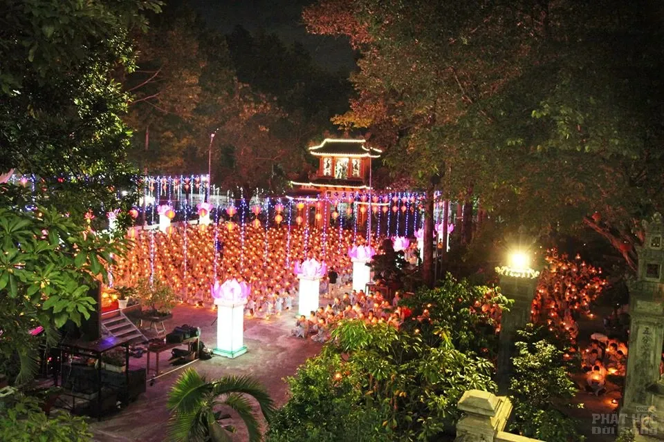 Hàng ngàn người dự lễ vía Phật Di Đà tại Tổ đình Phước Viên image-1731931140004