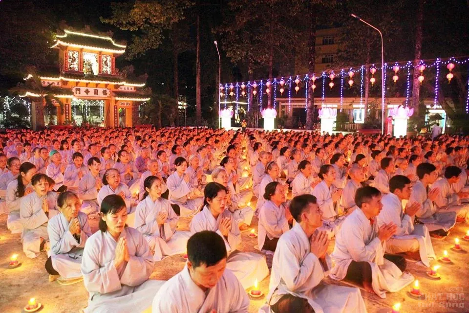 Hàng ngàn người dự lễ vía Phật Di Đà tại Tổ đình Phước Viên image-1731931143683